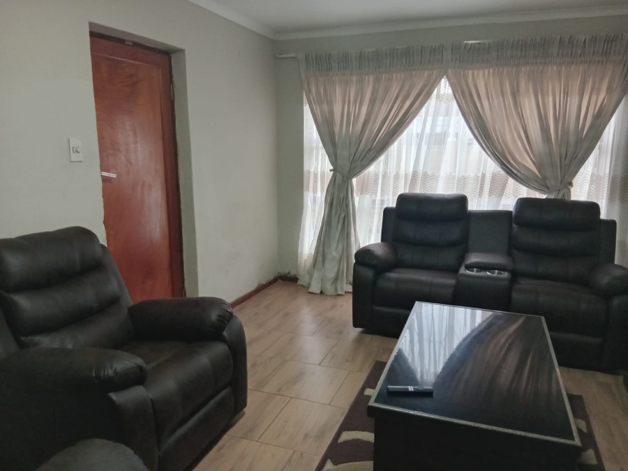 2 Bedroom Property for Sale in Kwa Nobuhle Eastern Cape